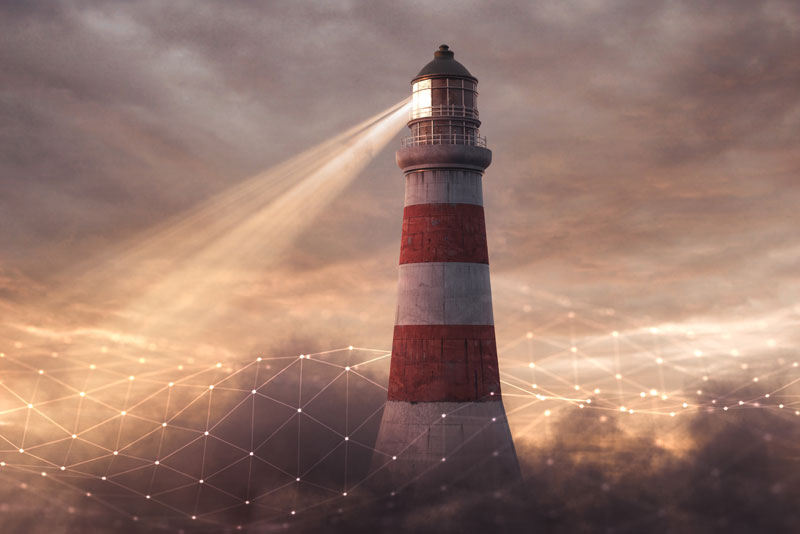 Leuchtturm, der 2026 symbolisch den Trend im digitalen Marketing zeigt und für die wegweisende Rolle der E-Mail steht.